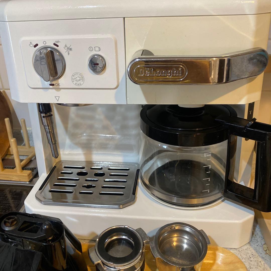 DeLonghi エスプレッソマシン 本体と付属品