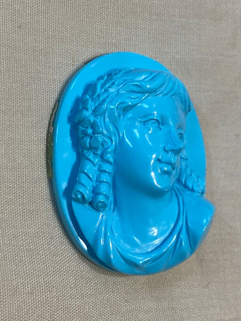 青色の彫刻 顔デザイン 楕円形