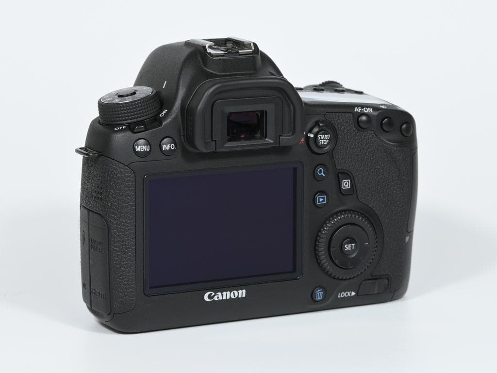 【超美品】 キヤノン　Canon EOS 6D ボディ 《ショット数4758》