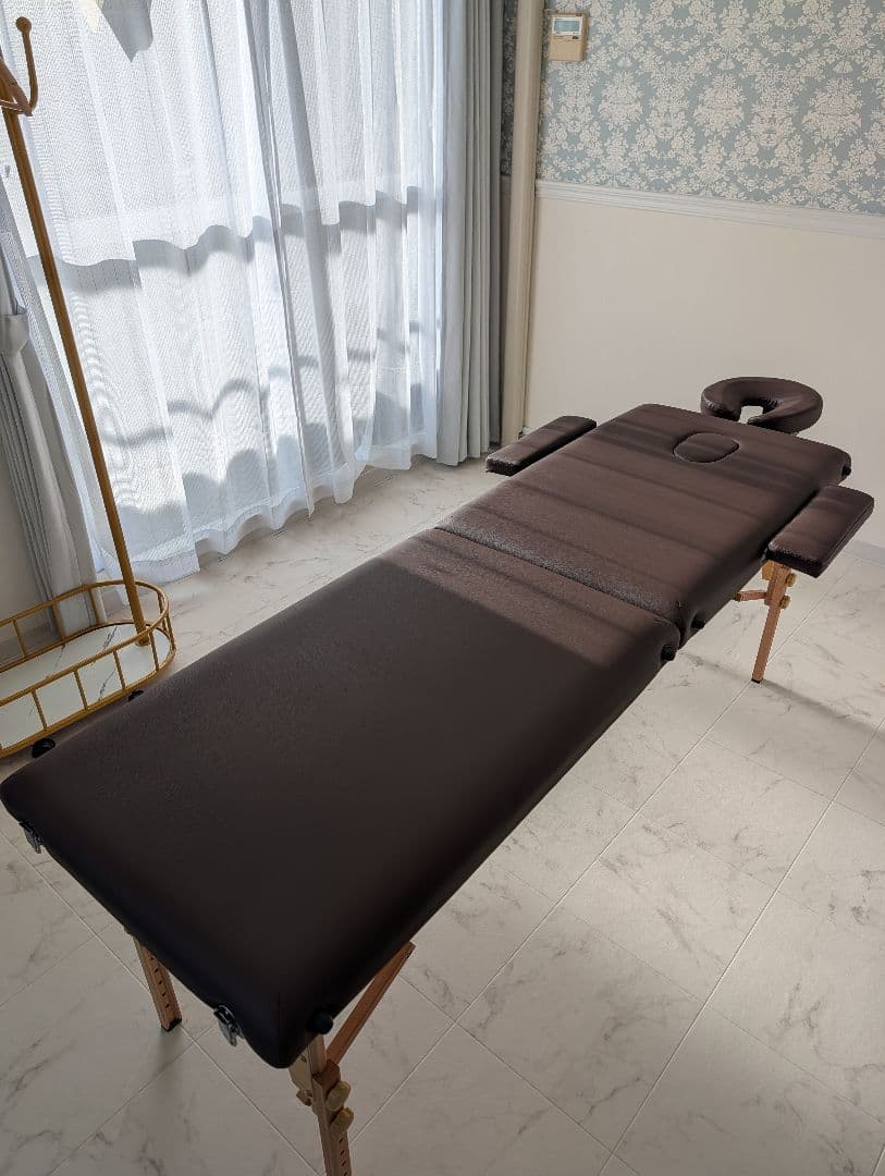 ブラウン折りたたみマッサージベッド・施術ベッド
