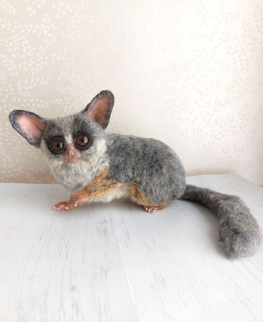 羊毛フェルト　ショウガラゴ