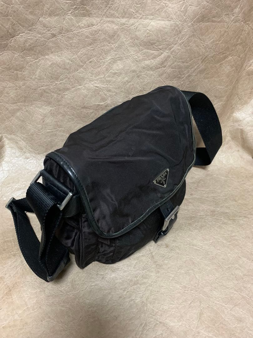 PRADA ナイロン　ショルダーバッグ　ブラウンカラー