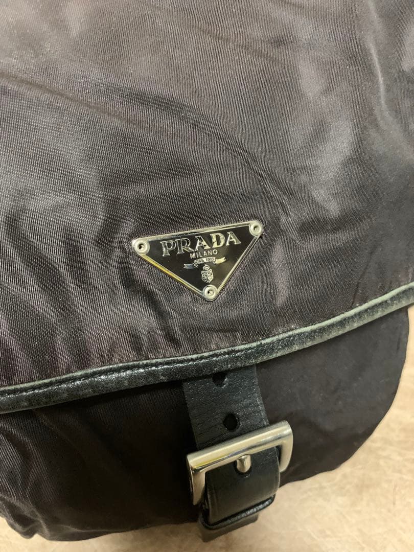 PRADA ナイロン　ショルダーバッグ　ブラウンカラー