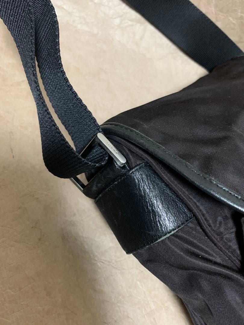 PRADA ナイロン　ショルダーバッグ　ブラウンカラー