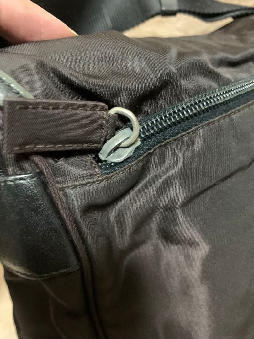 PRADA ナイロン　ショルダーバッグ　ブラウンカラー