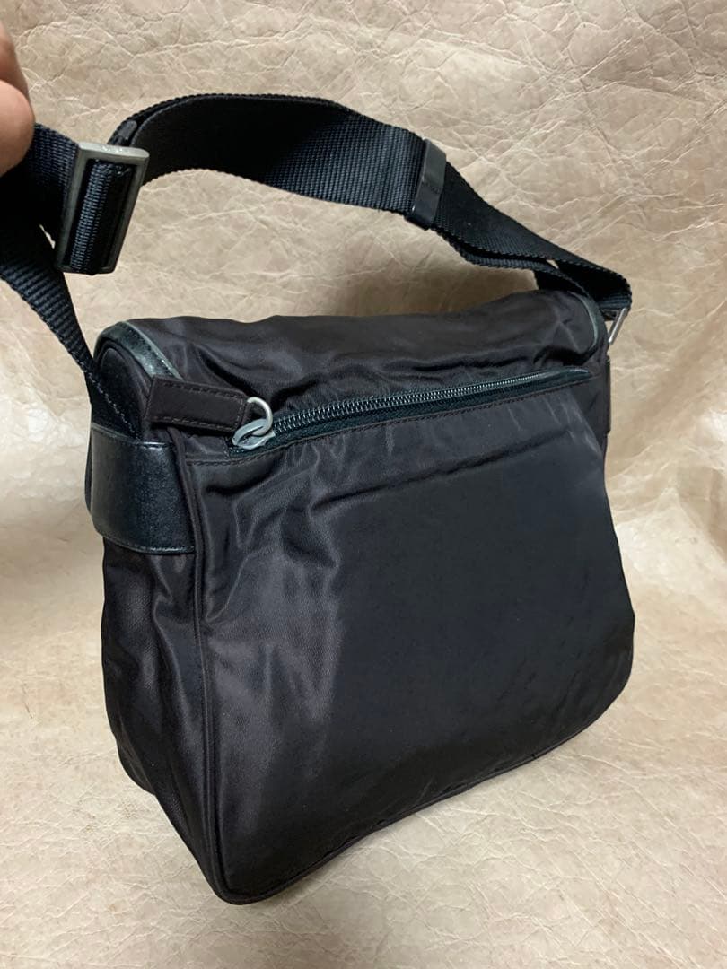 PRADA ナイロン　ショルダーバッグ　ブラウンカラー