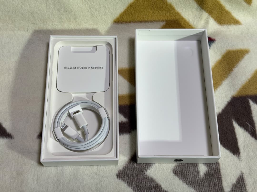 iPhone SE3 第3世代 64GB ミッドナイト 未使用バッテリー100％