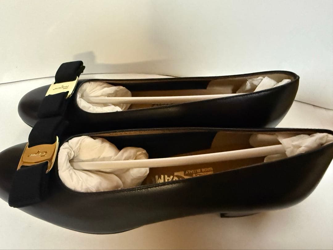 【新品未使用】フェラガモ ヴァラリボン パンプス VARA サイズ6