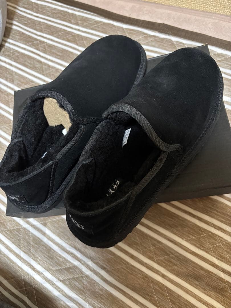ちぃ　UGG スエードスリッポン黒