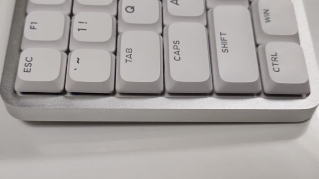 【美品！】静音仕様★LOFREE Flow 84（ホワイト）【Hades代替機】