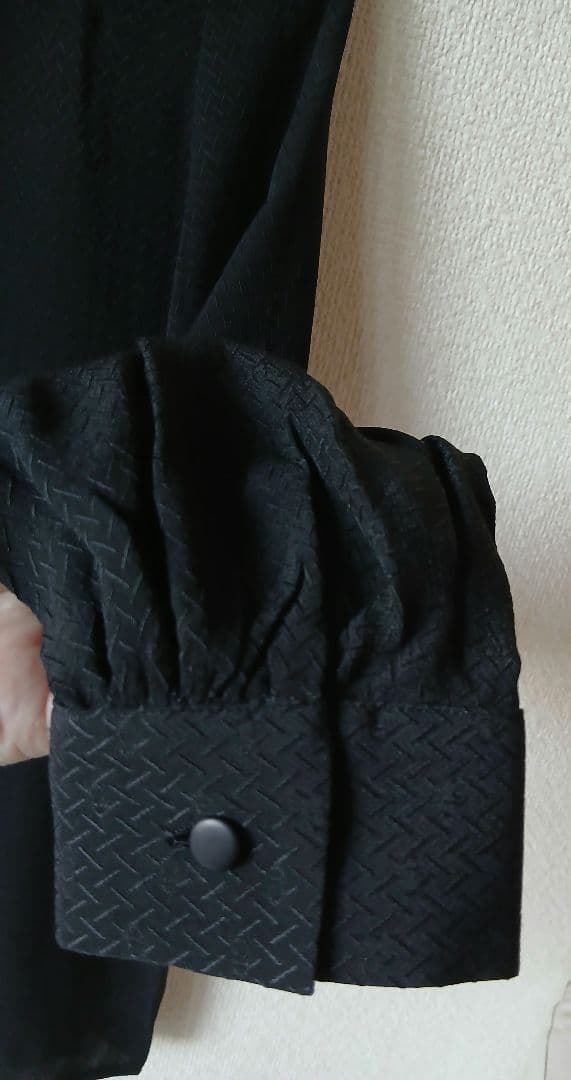 クリスチャン・ディオールプレタポルテ　シルク１００%長袖プリーツブラウス