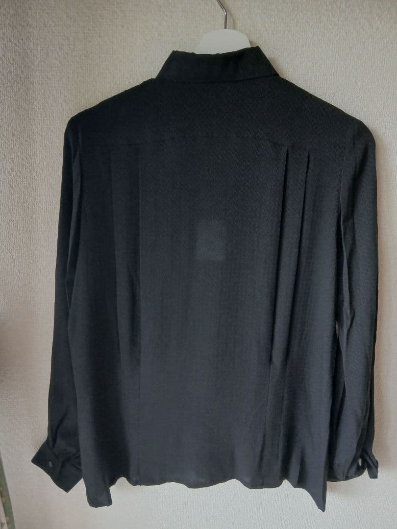 クリスチャン・ディオールプレタポルテ　シルク１００%長袖プリーツブラウス