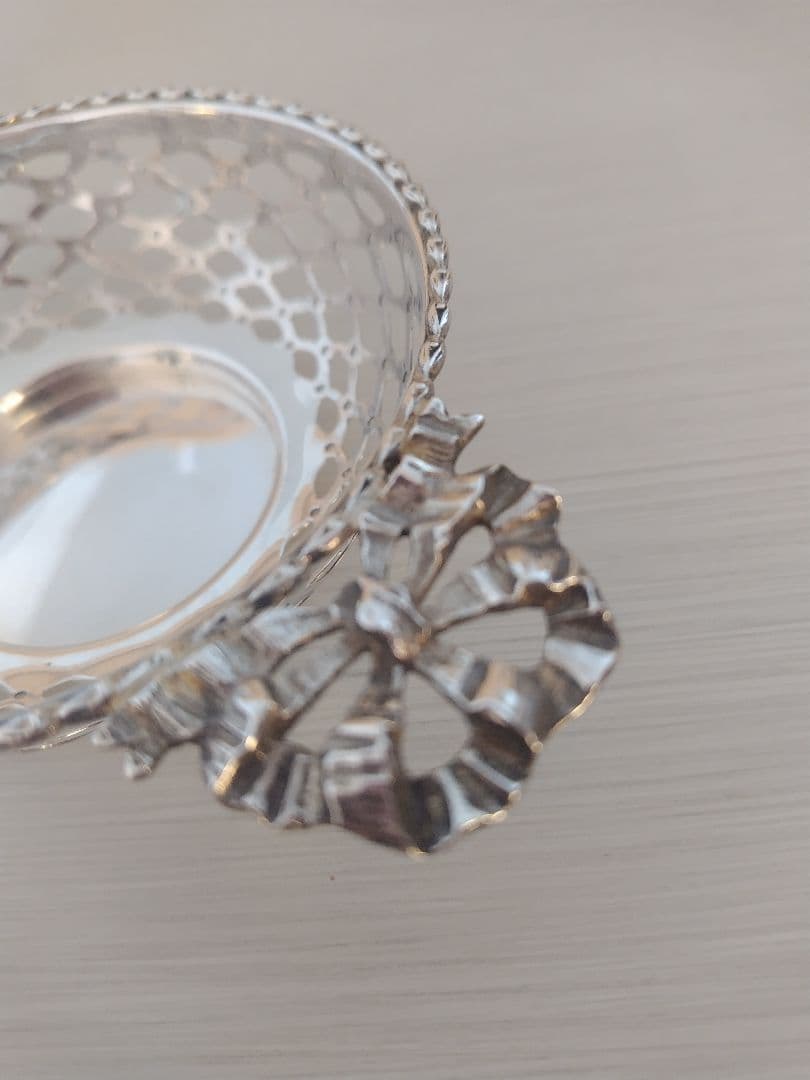 純銀　リボンのボンボンディッシュ