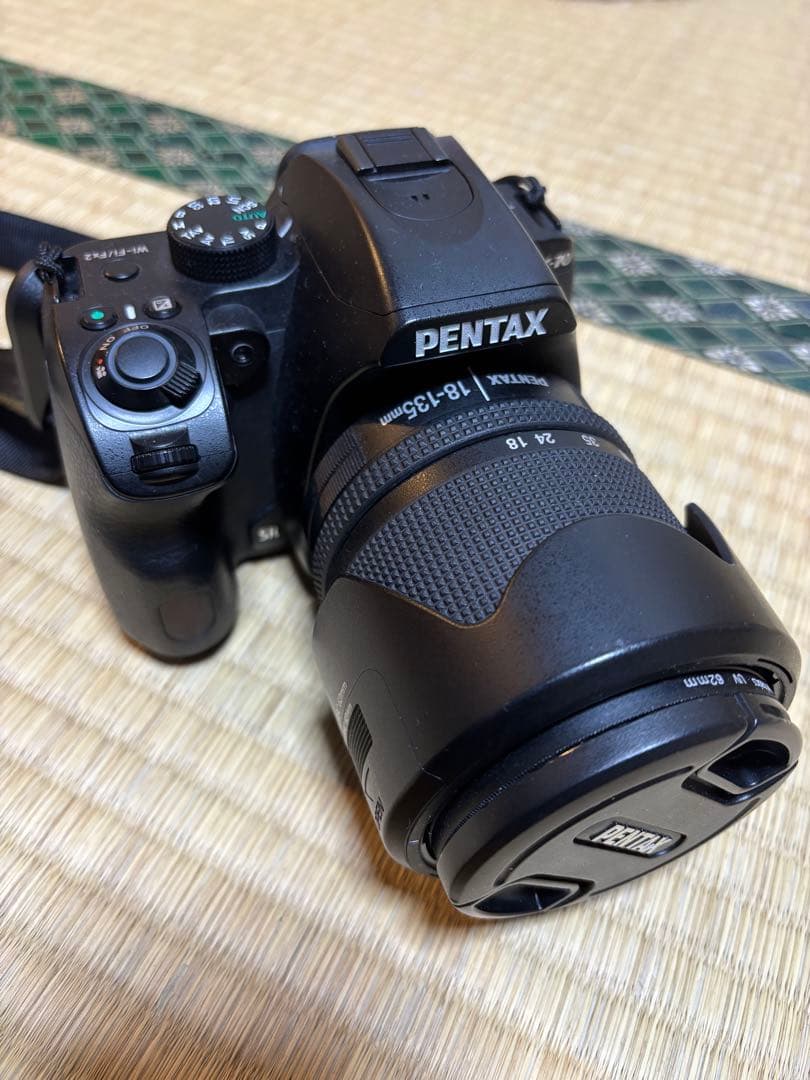 PENTAX k-70 18-135mmレンズと35mm単焦点レンズ付き