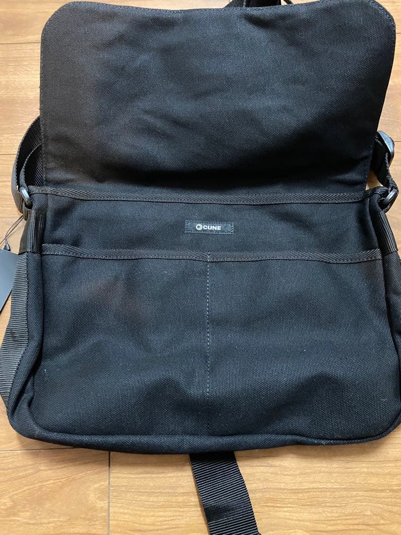 CUNE ボディバッグ ショルダーバッグ 黒×黄色 未使用 長期自宅保管