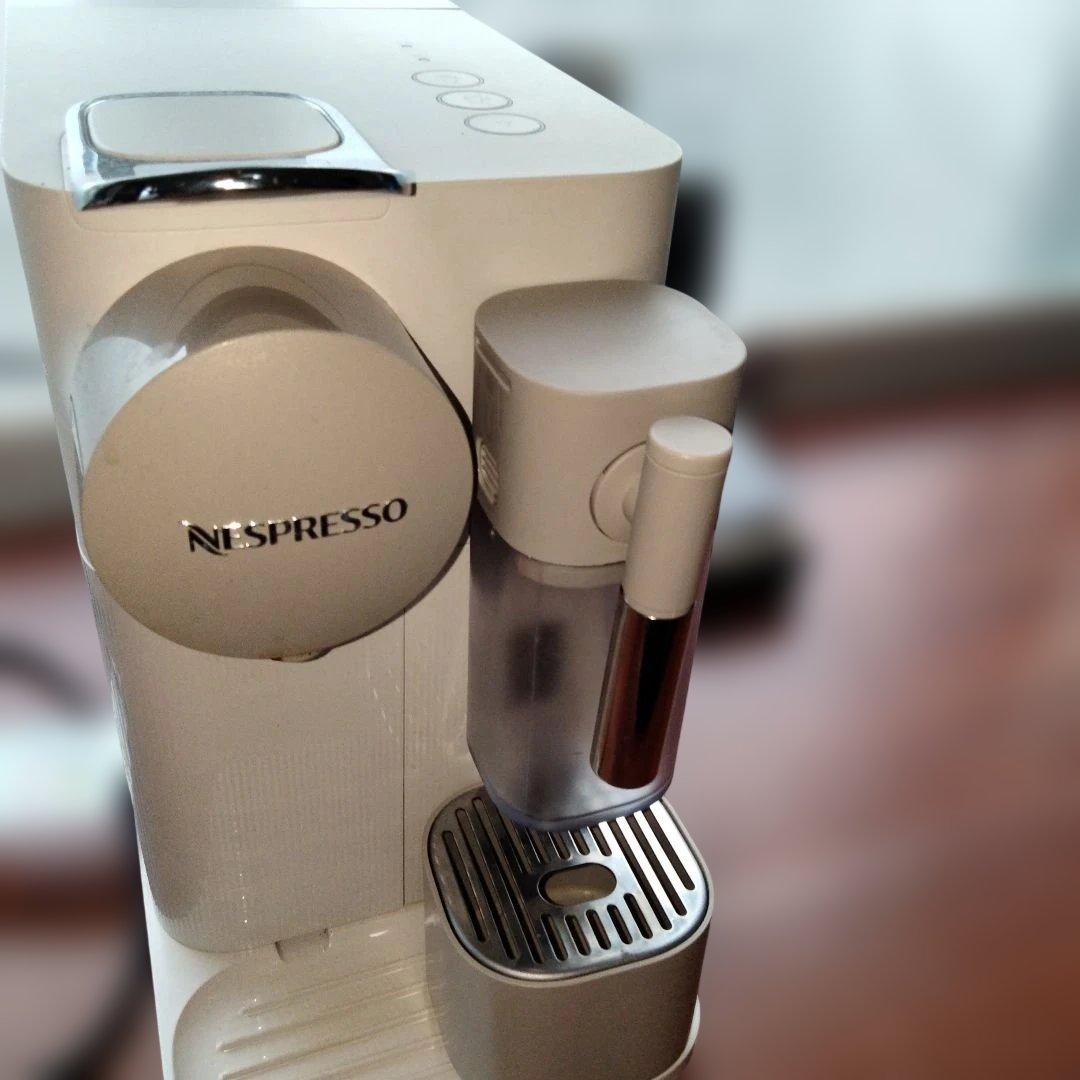 値下！カプセル付✨ネスプレッソラティシマワンコーヒーメーカーコーヒーマシンミルク