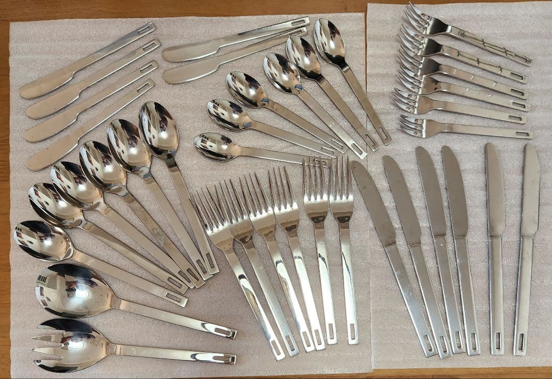 美品　栗原はるみ(スタンド付き)ステンレスカトラリーセット38本