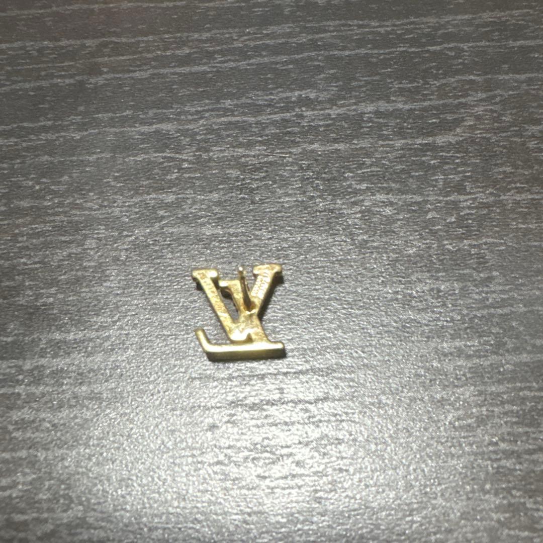 LVロゴ ゴールドピアス