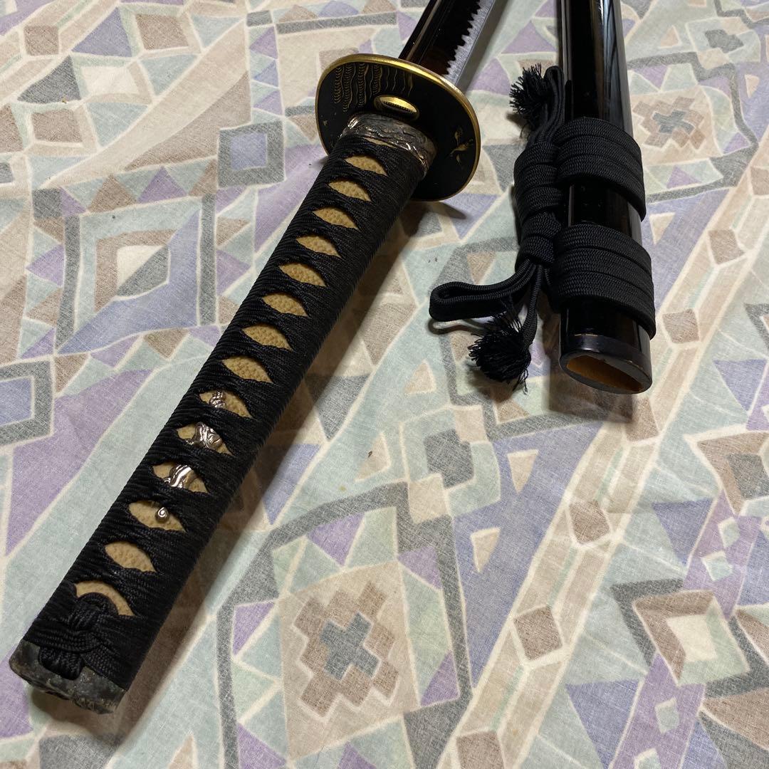 上級居合刀 黒柄 鶴波図楕円鍔 黒呂鞘