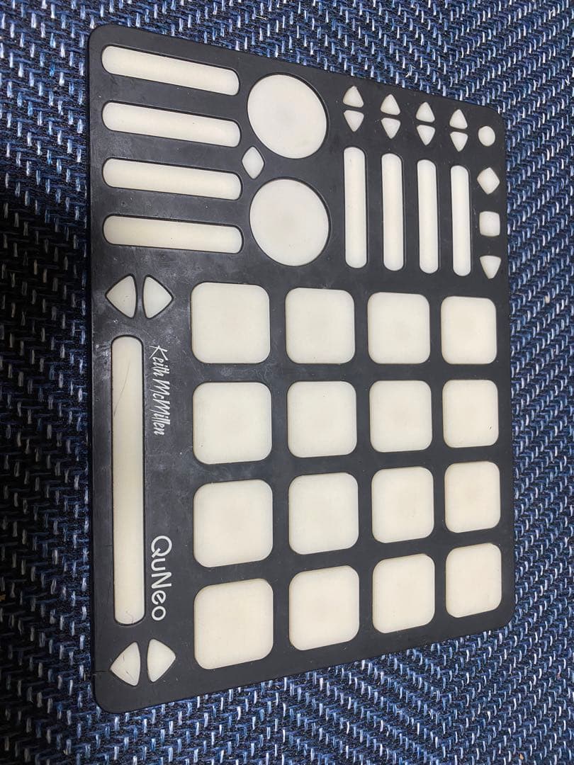 QuNeo タッチセンサー マトリクスパッド