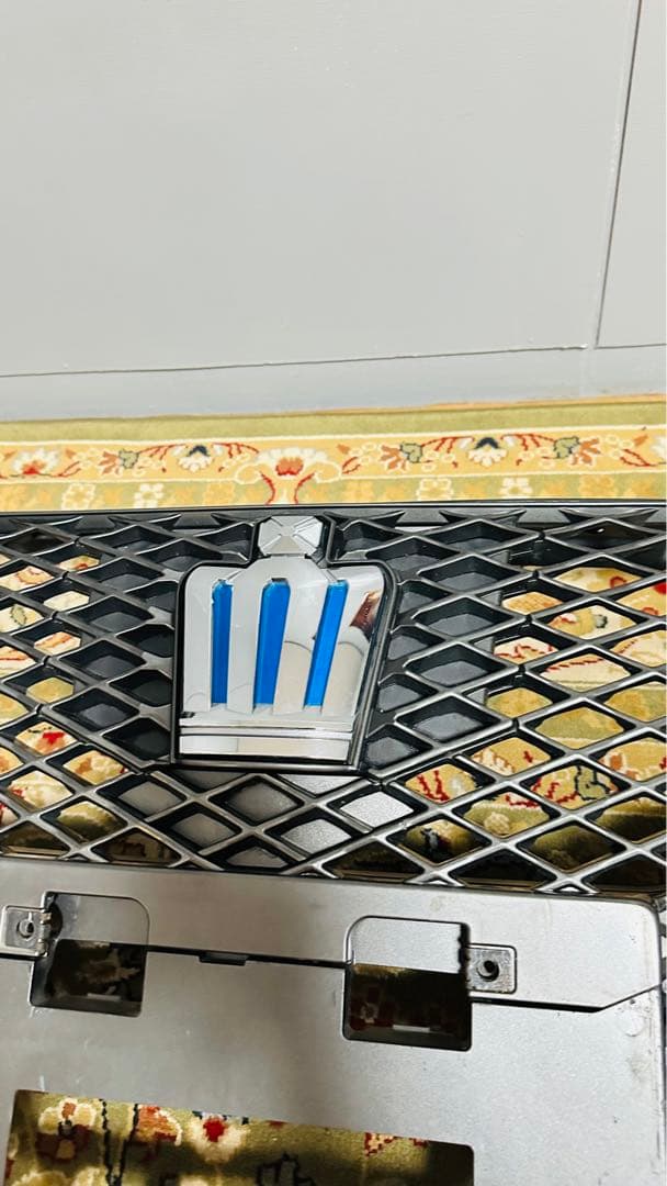 ロゴ入りクラウンバンパーグリル