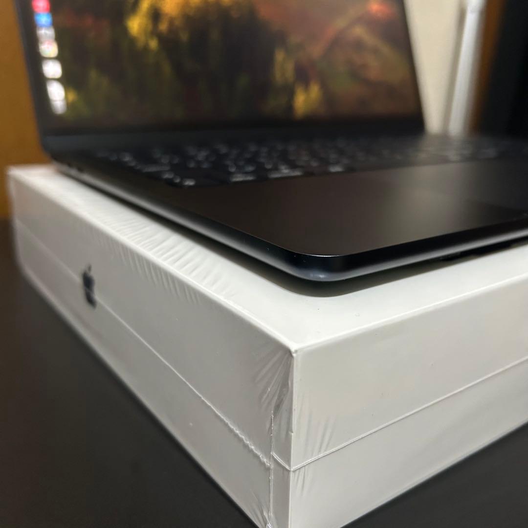 美品　MacBook Air MLY33J/A 256GB M2 2022年