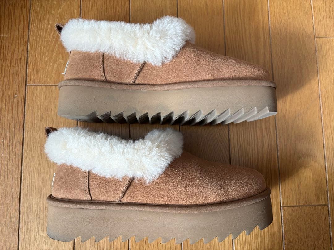 UGG ベージュ スエード ファー付きムートンブーツ