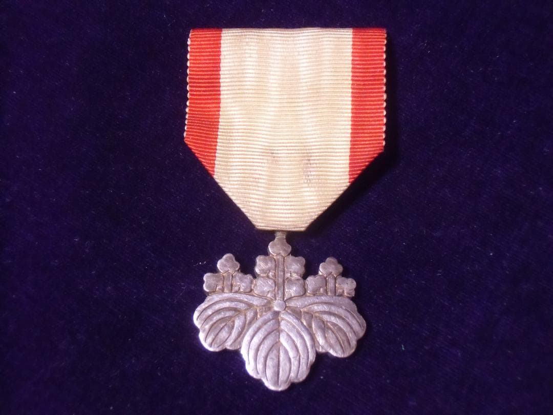 P*o様 ●日本の勲章/徽章/日本軍＊明治期＊勲八等白色桐葉章（実物）