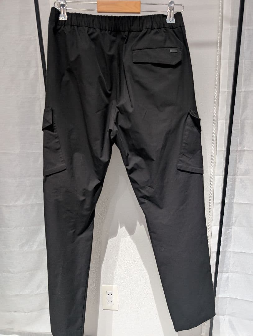 HERNO Laminar ヘルノラミナーワンプリーツカーゴ　M