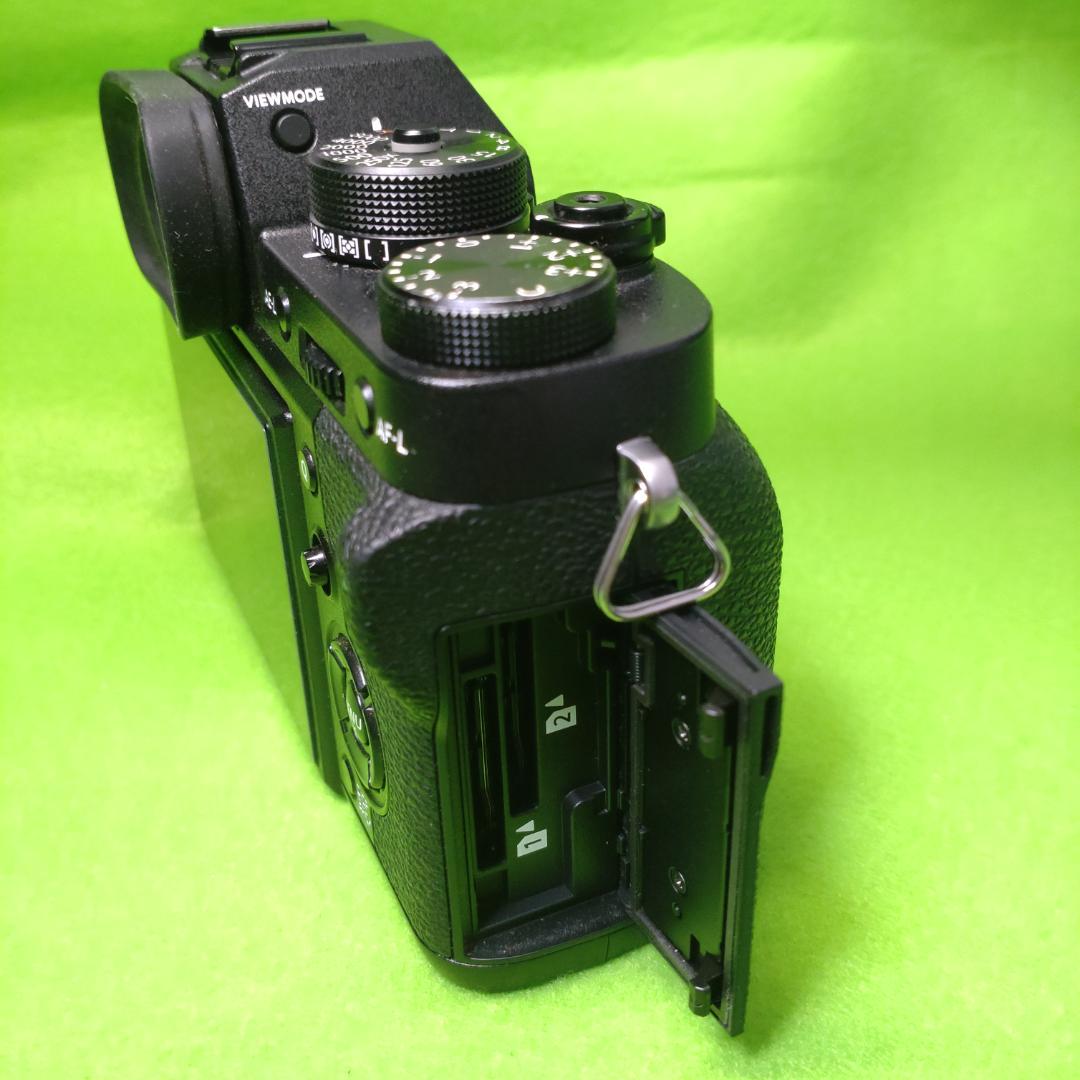 FUJI FILMミラーレスカメラ X-T2ボディ ブラック本体（美品）