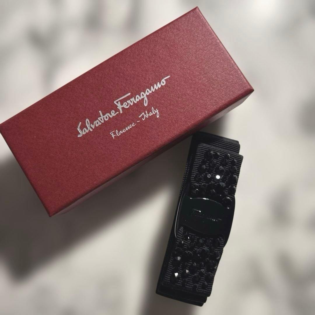 Salvatore Ferragamo フェラガモ　ビジューつき バレッタ