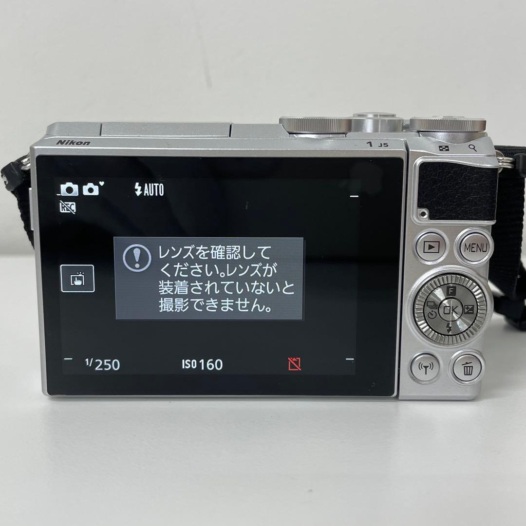 【TK】美品✨Nikon 1 J5 ニコン　ズームレンズキット　ミラーレス一眼