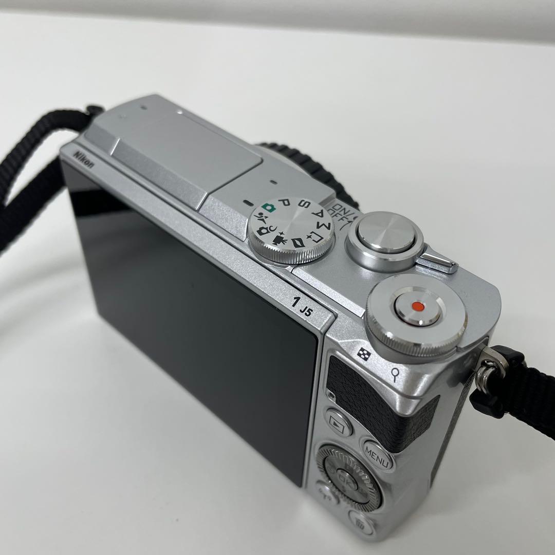 【TK】美品✨Nikon 1 J5 ニコン　ズームレンズキット　ミラーレス一眼