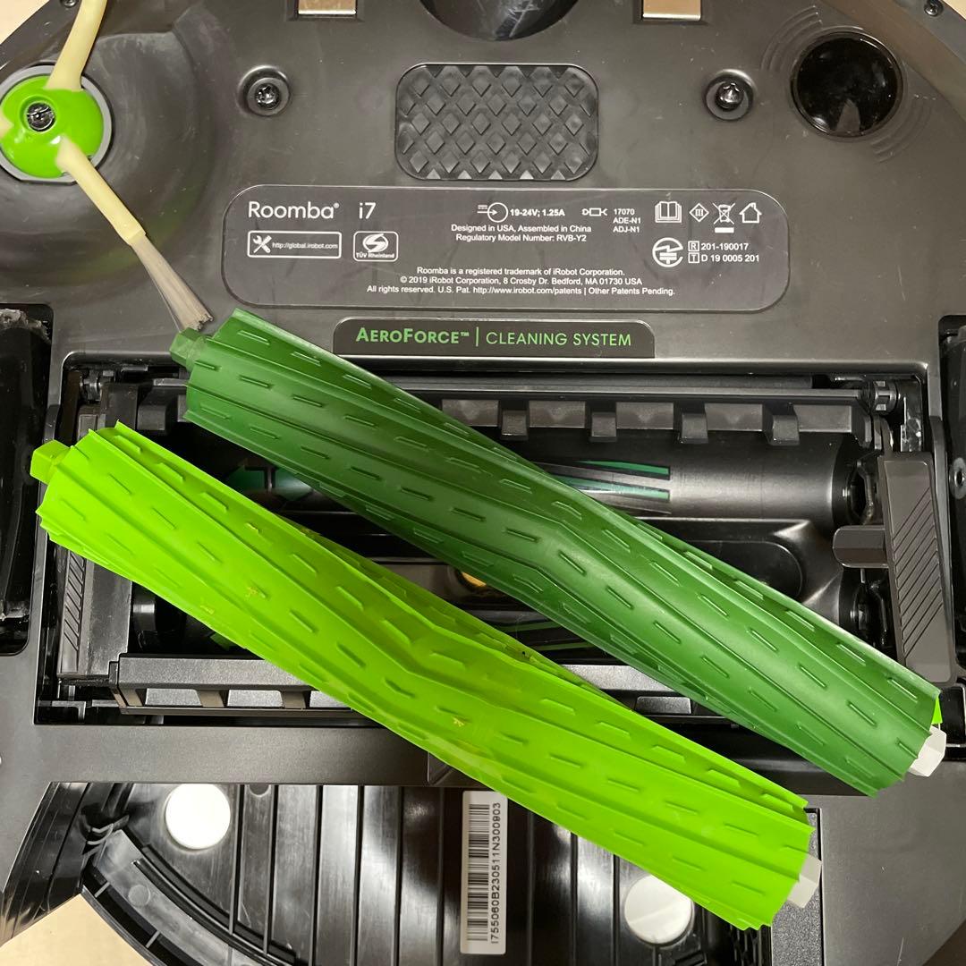 iRobot Roomba i7 本体とClean Base