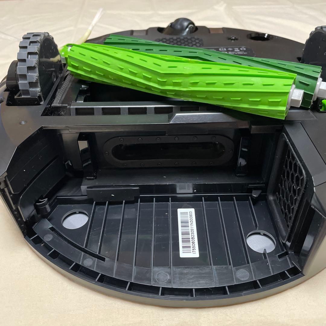 iRobot Roomba i7 本体とClean Base