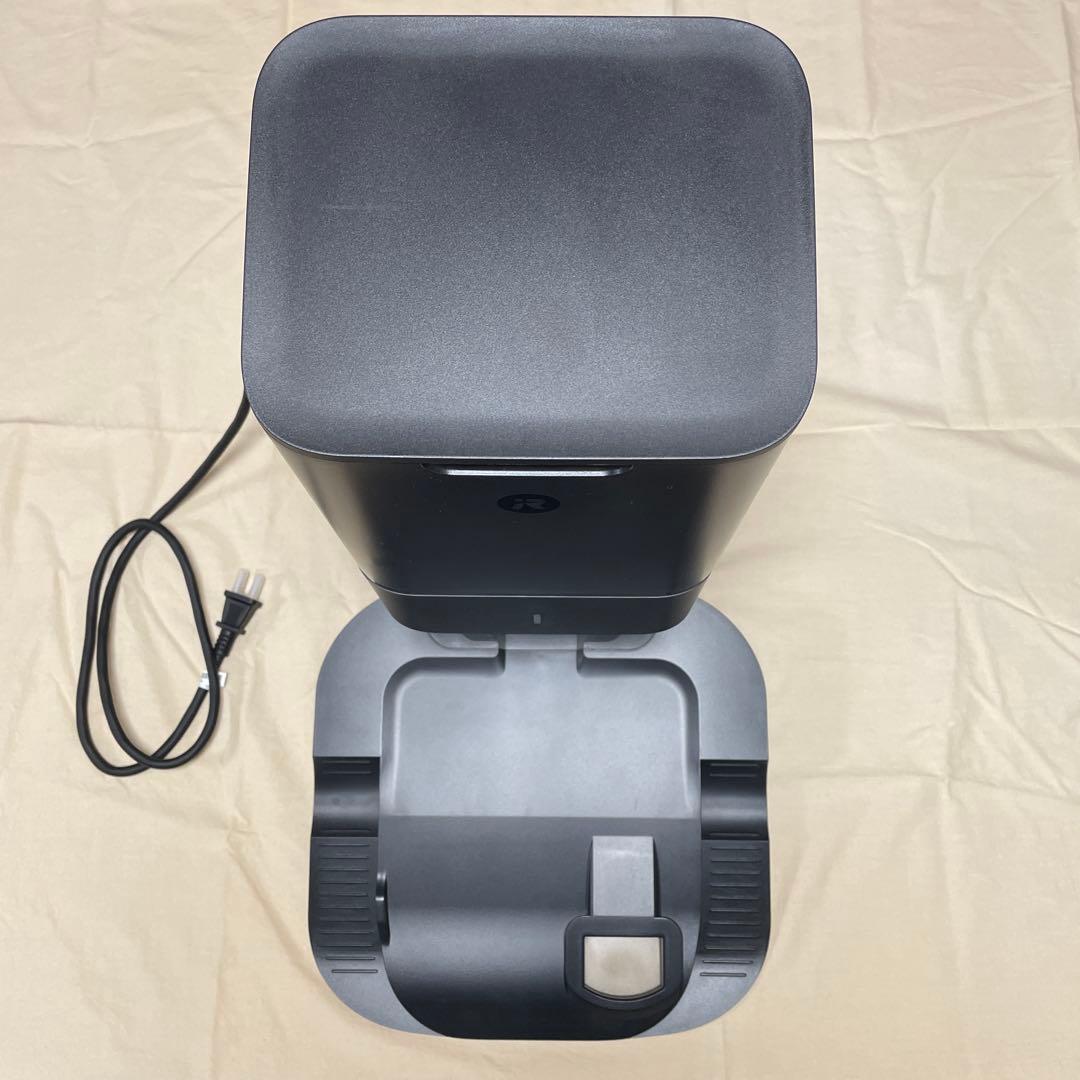 iRobot Roomba i7 本体とClean Base