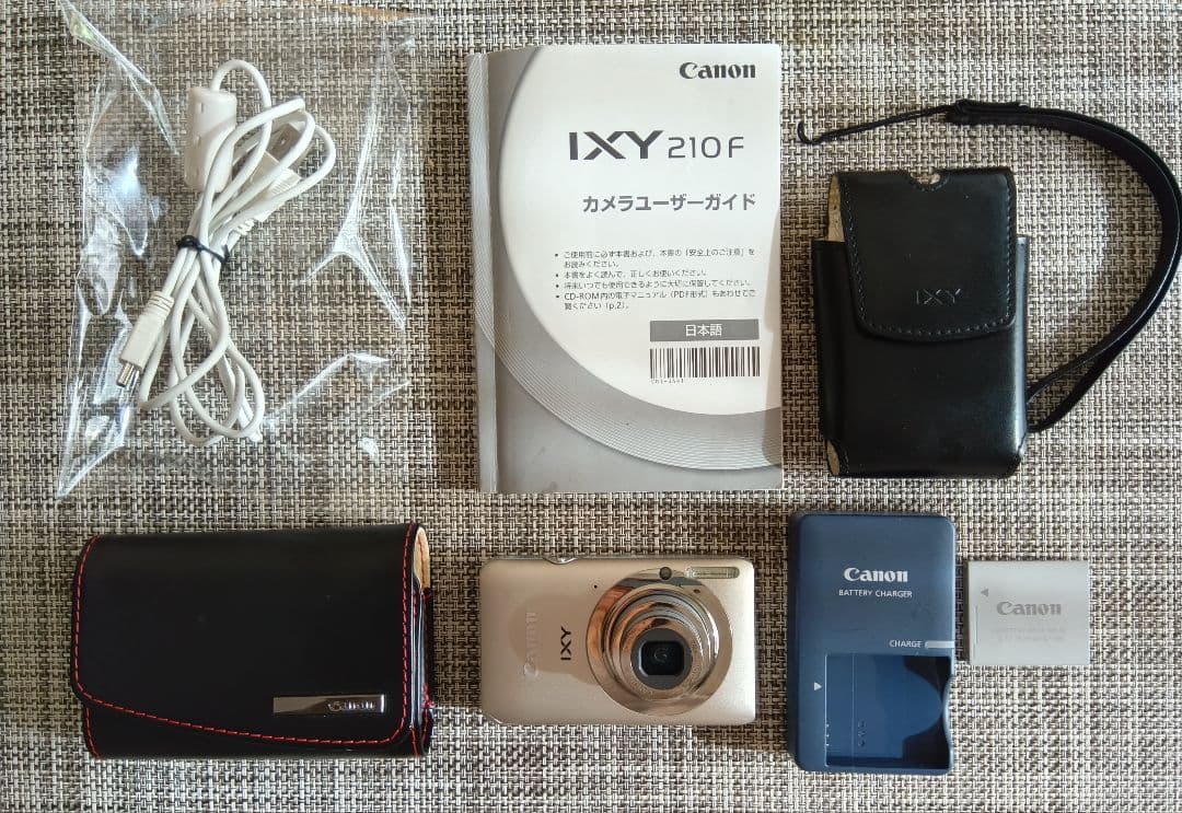 Canon デジカメ　IXY210F シルバー　ジャンク品