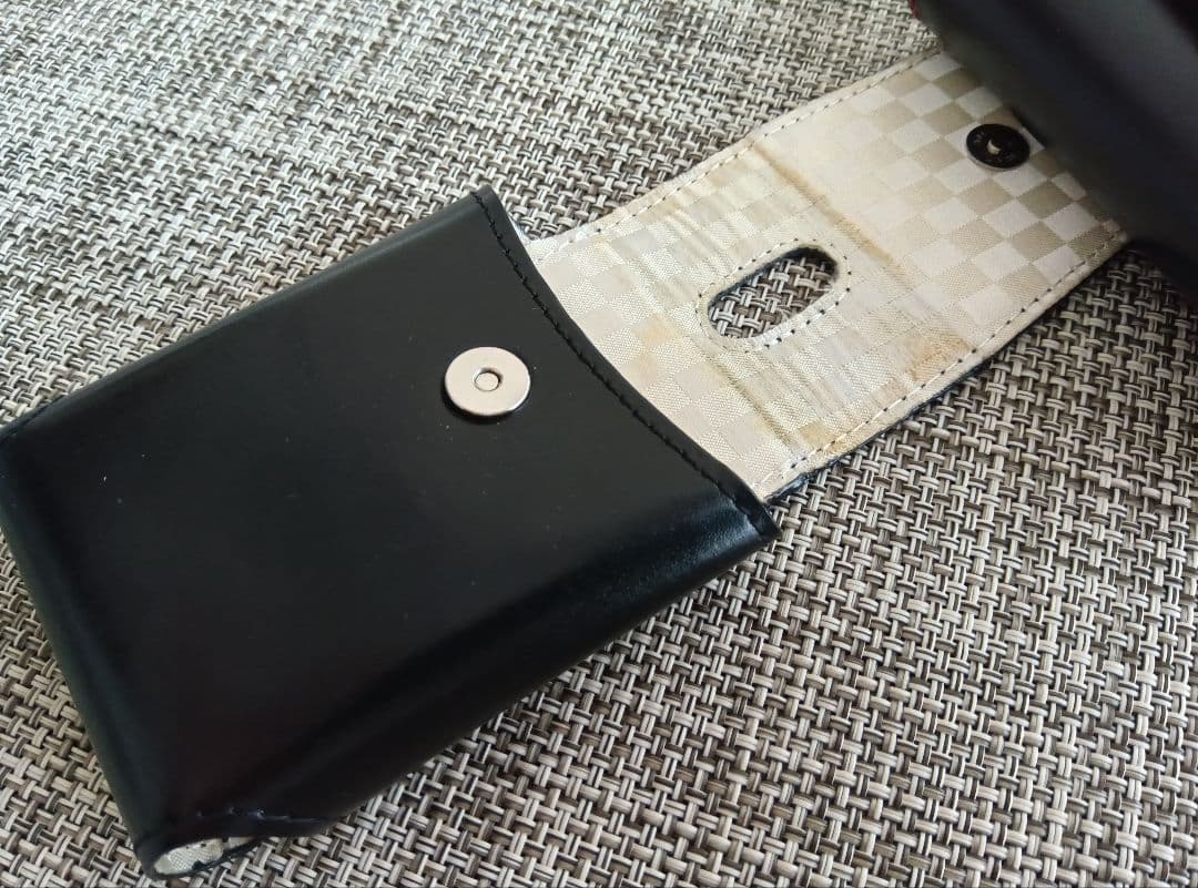 Canon デジカメ　IXY210F シルバー　ジャンク品