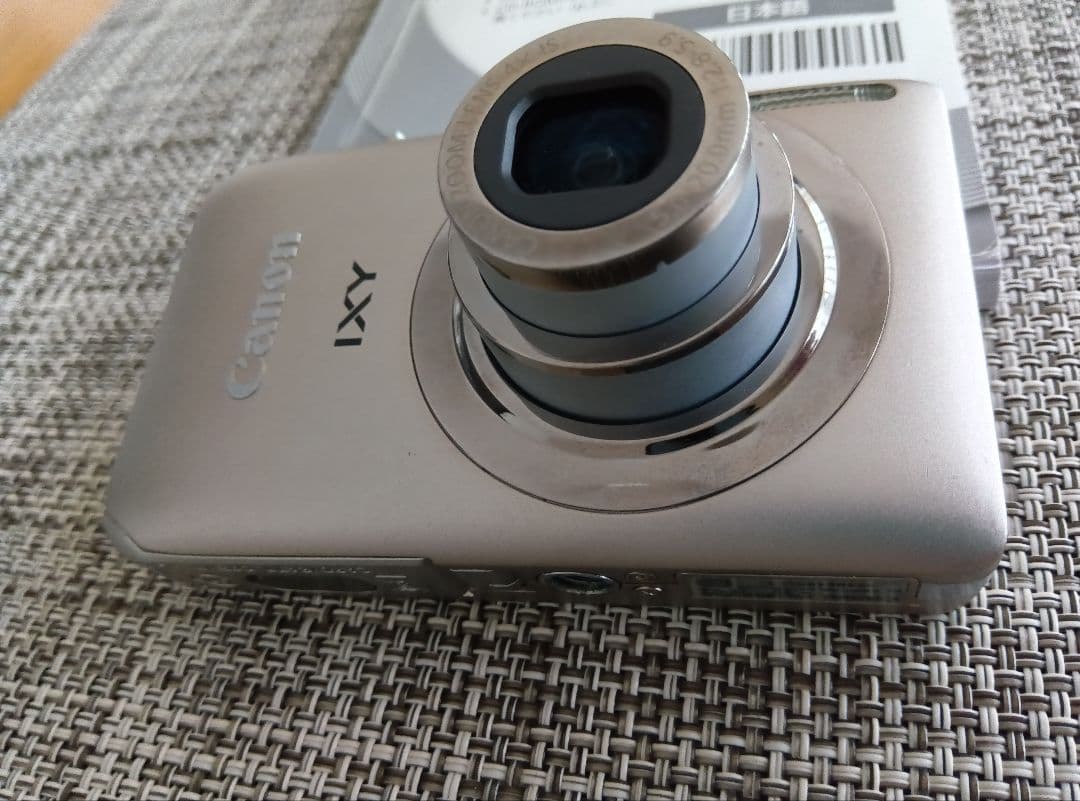Canon デジカメ　IXY210F シルバー　ジャンク品