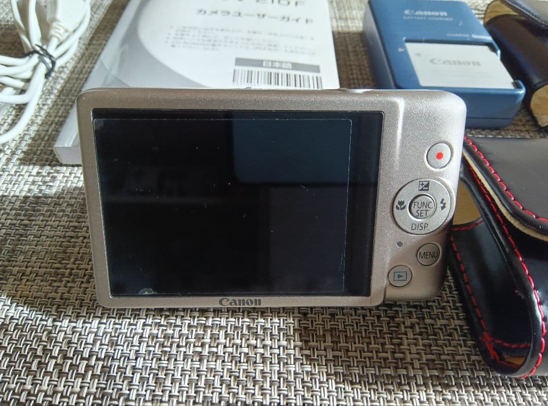 Canon デジカメ　IXY210F シルバー　ジャンク品