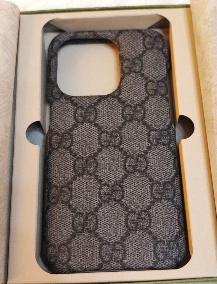 新品 未使用 GUCCI iPhone 15 PRO ケース グッチ