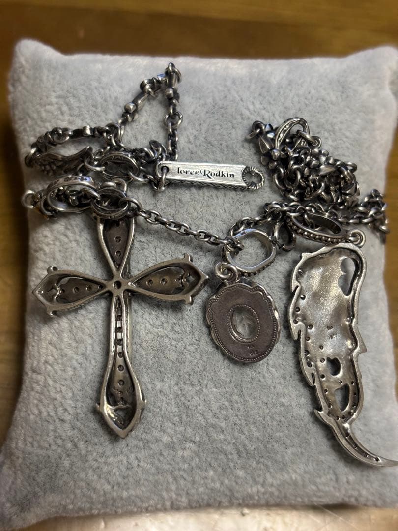 Loree Rodkin ローリーロドキン　クロス、フェザー、丸型ネックレス