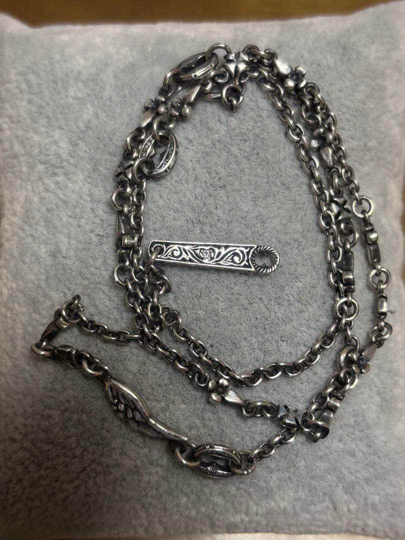 Loree Rodkin ローリーロドキン　クロス、フェザー、丸型ネックレス