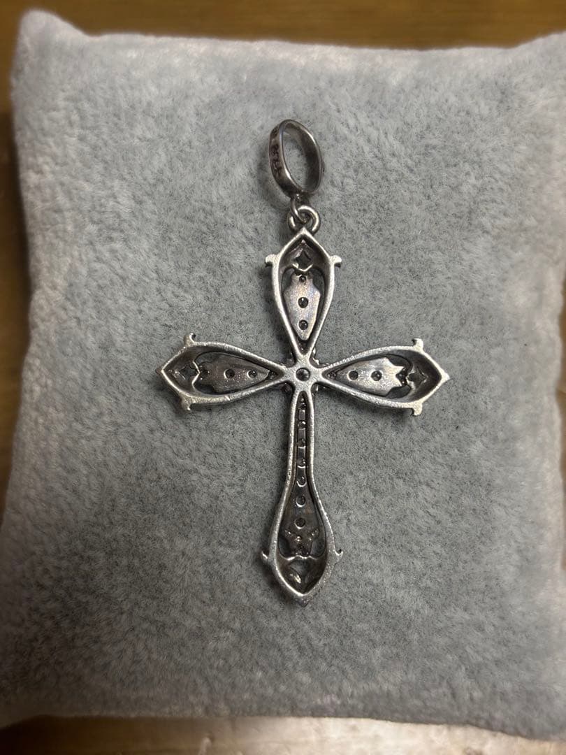 Loree Rodkin ローリーロドキン　クロス、フェザー、丸型ネックレス