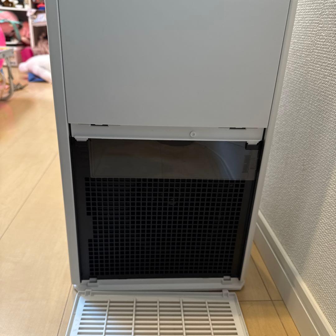 2025年製　ダイキン　空気清浄機 縦型 ホワイト　MCK505A-W