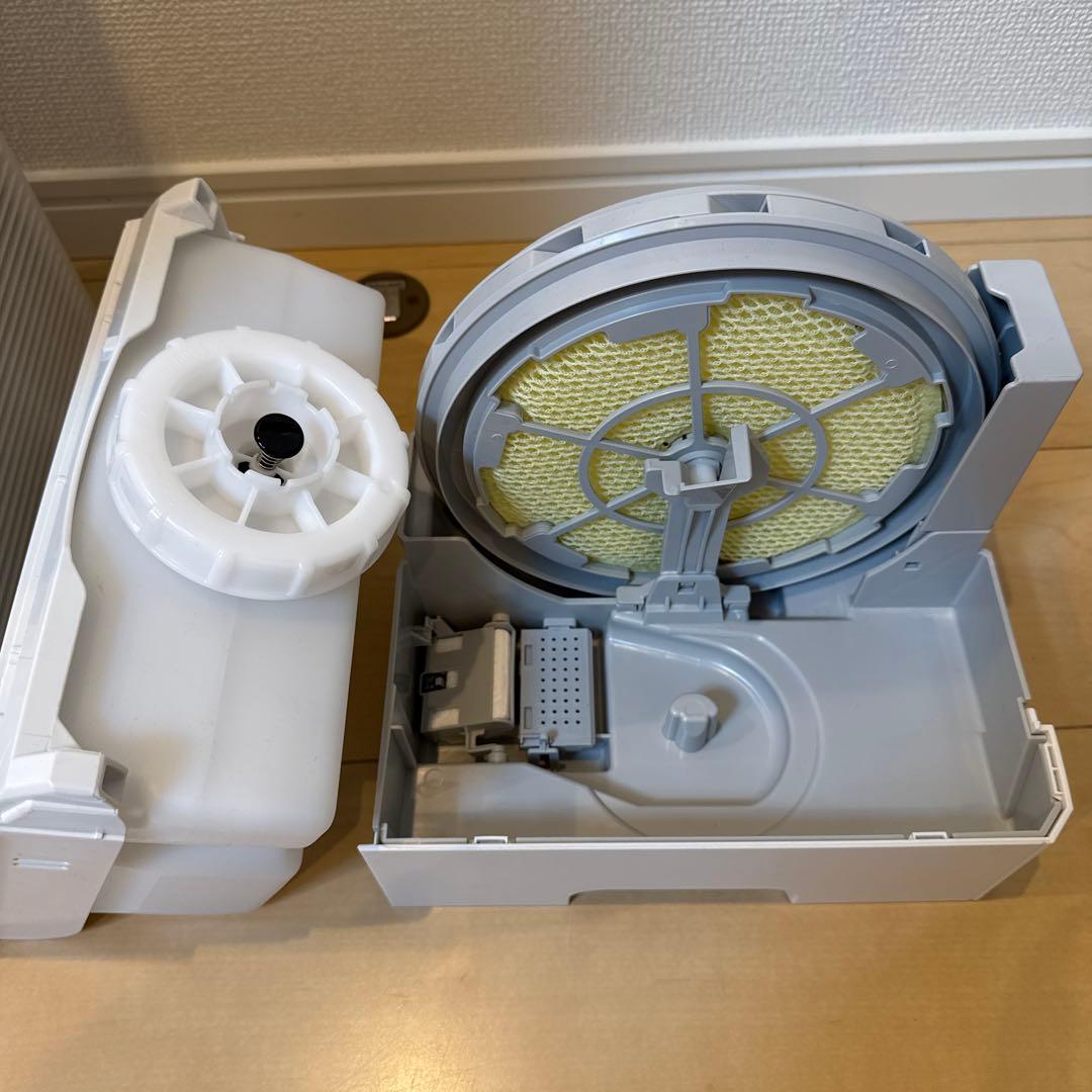 2025年製　ダイキン　空気清浄機 縦型 ホワイト　MCK505A-W