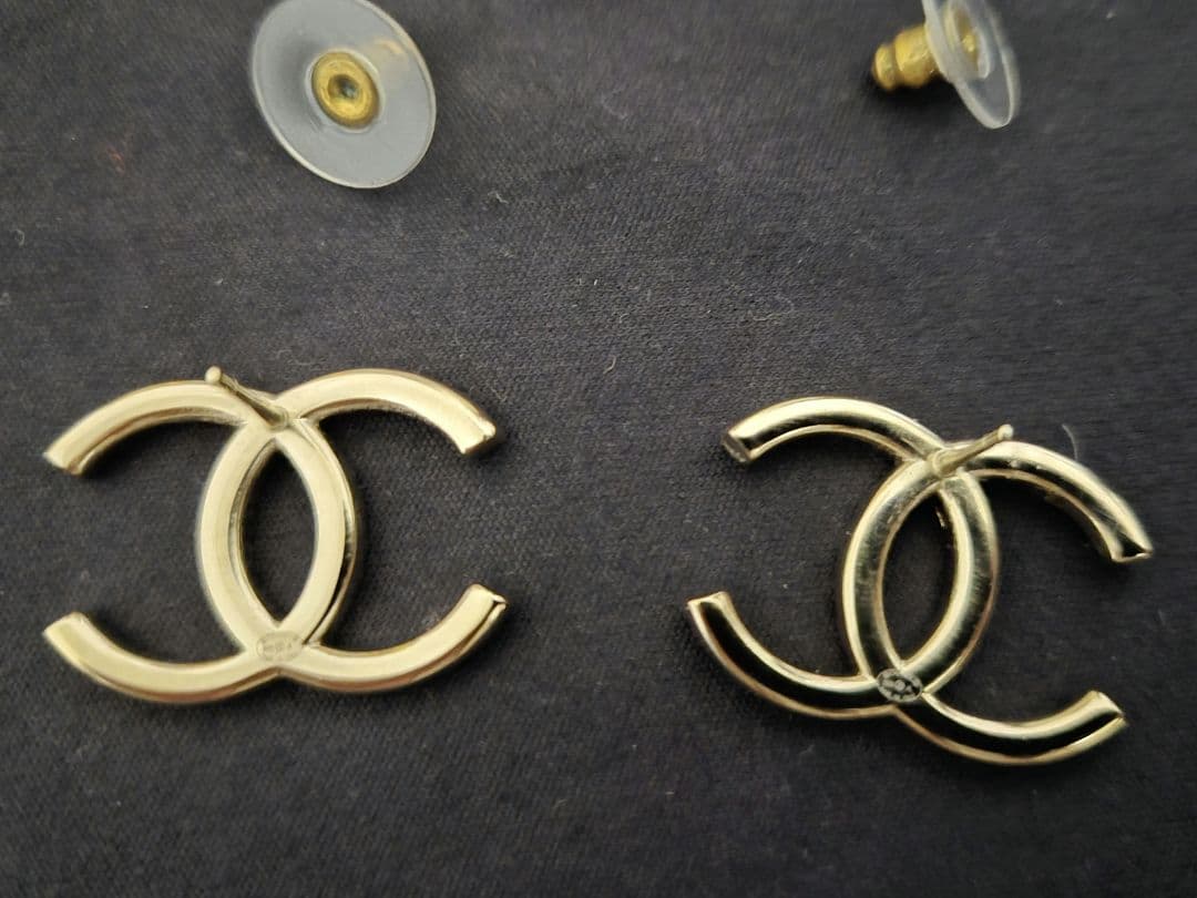 CHANEL ゴールド キラキラ ピアス