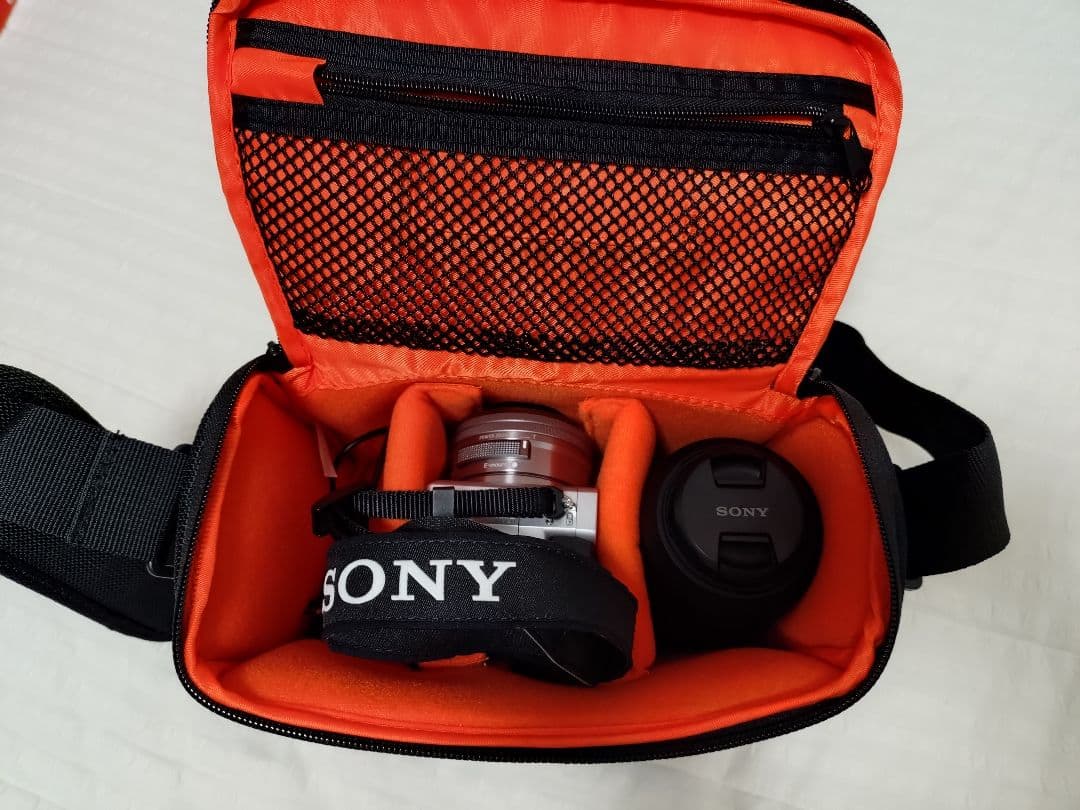 <しょう>【SONY α6400】ミラーレスカメラ レンズ2本付き