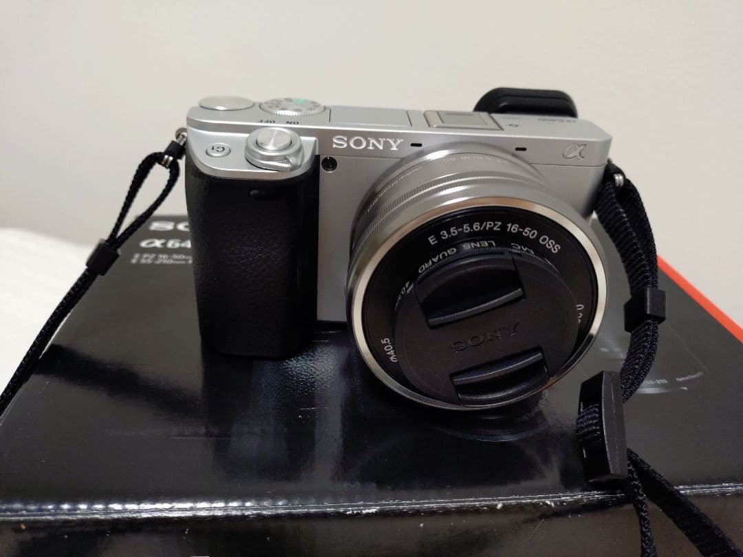 <しょう>【SONY α6400】ミラーレスカメラ レンズ2本付き