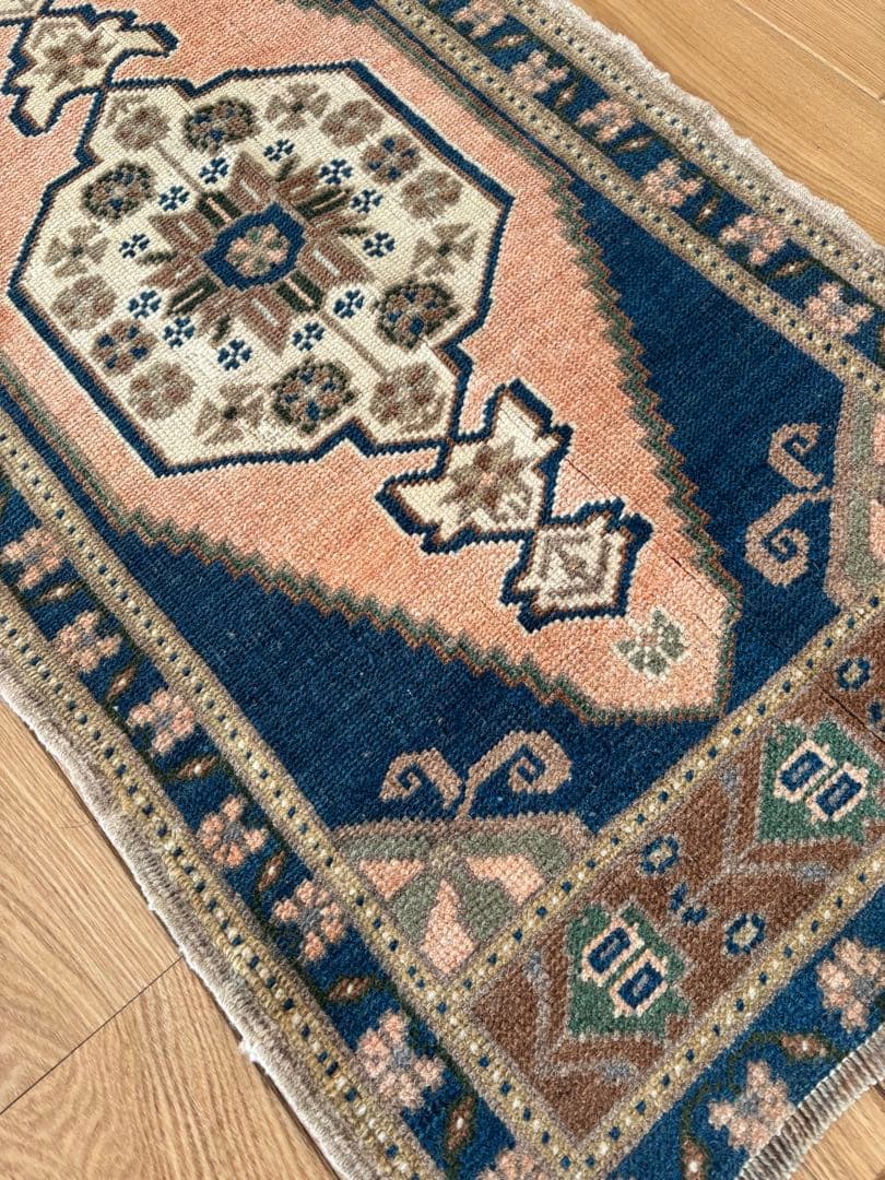 値下げ！トルコヴィンテージラグ　53×101 ネイビー&ピーチカラー